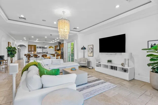 $37,900 | 350 East Ocean Avenue, Lantana, FL 33462