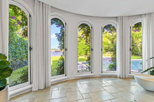 $37,900 | 350 East Ocean Avenue, Lantana, FL 33462