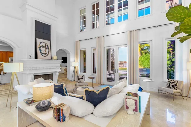 $37,900 | 350 East Ocean Avenue, Lantana, FL 33462