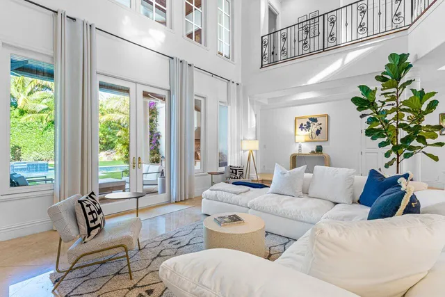 $37,900 | 350 East Ocean Avenue, Lantana, FL 33462