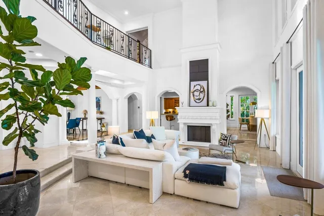 $37,900 | 350 East Ocean Avenue, Lantana, FL 33462