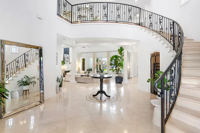 $37,900 | 350 East Ocean Avenue, Lantana, FL 33462