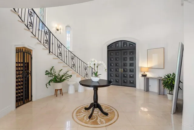 $37,900 | 350 East Ocean Avenue, Lantana, FL 33462