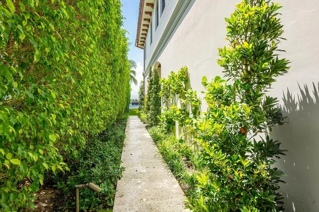 $37,900 | 350 East Ocean Avenue, Lantana, FL 33462