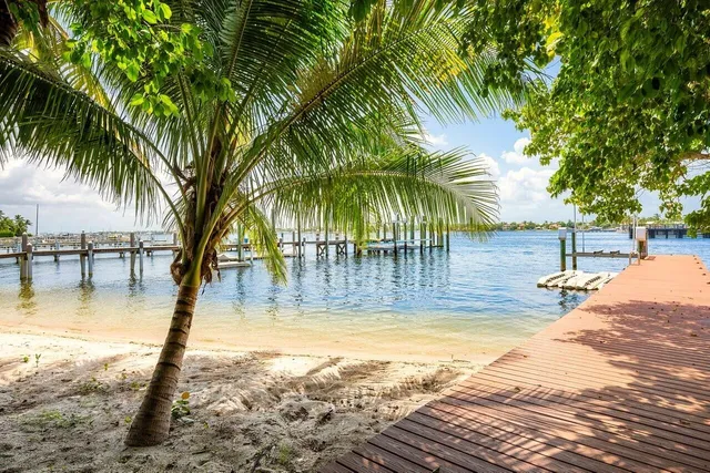 $37,900 | 350 East Ocean Avenue, Lantana, FL 33462