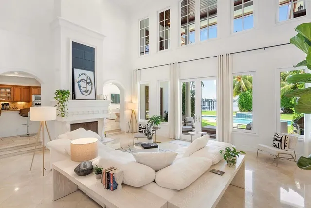 $37,900 | 350 East Ocean Avenue, Lantana, FL 33462