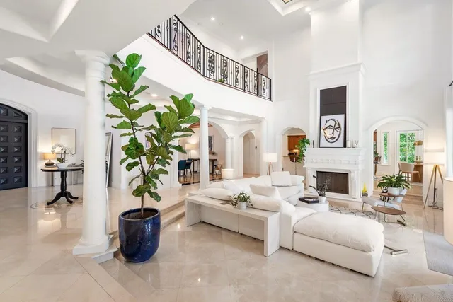 $37,900 | 350 East Ocean Avenue, Lantana, FL 33462