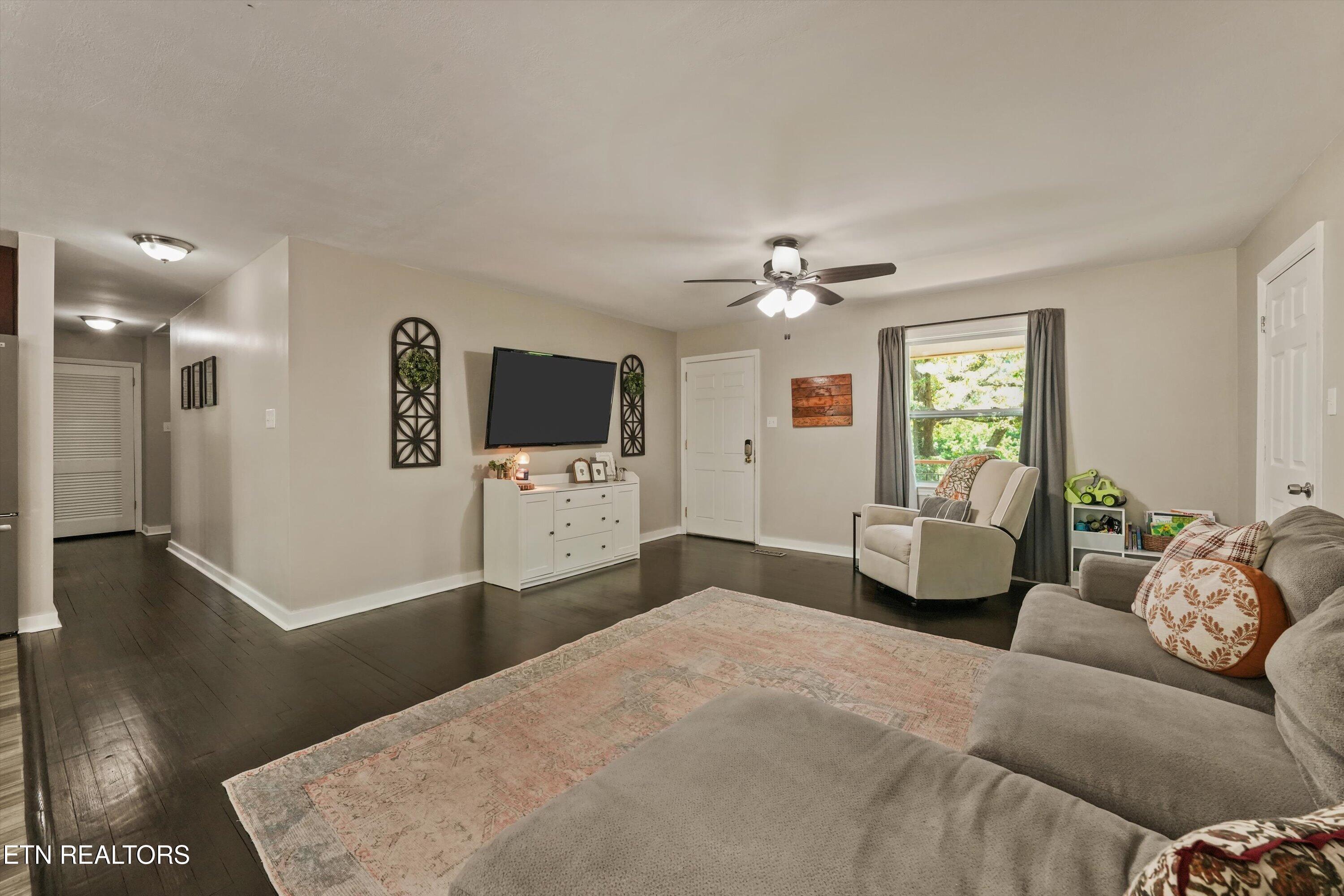 6315 Babelay Road Knoxville, TN 37924 - Photo 6 of 33 Living Room
