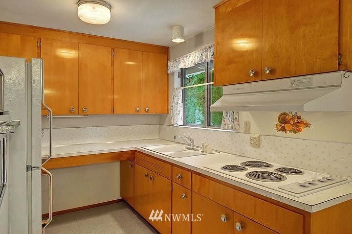 16306 128th Avenue Southeast Renton, WA 98058 - Photo 5 of 15 Gallery Image 5