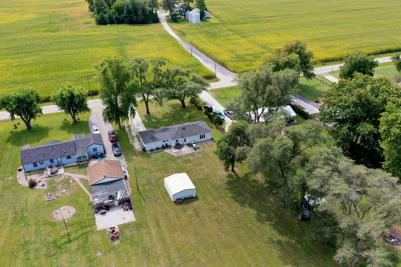 1627 West 2000S Road Kankakee, IL 60901 - Photo 4 of 30 a view of an ocean and beach