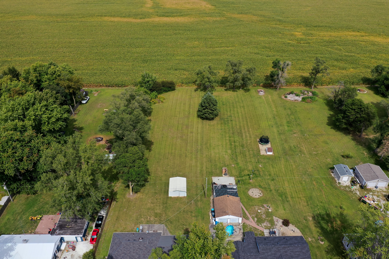 1627 West 2000S Road Kankakee, IL 60901 - Photo 5 of 30 a view of a bathroom and a sink