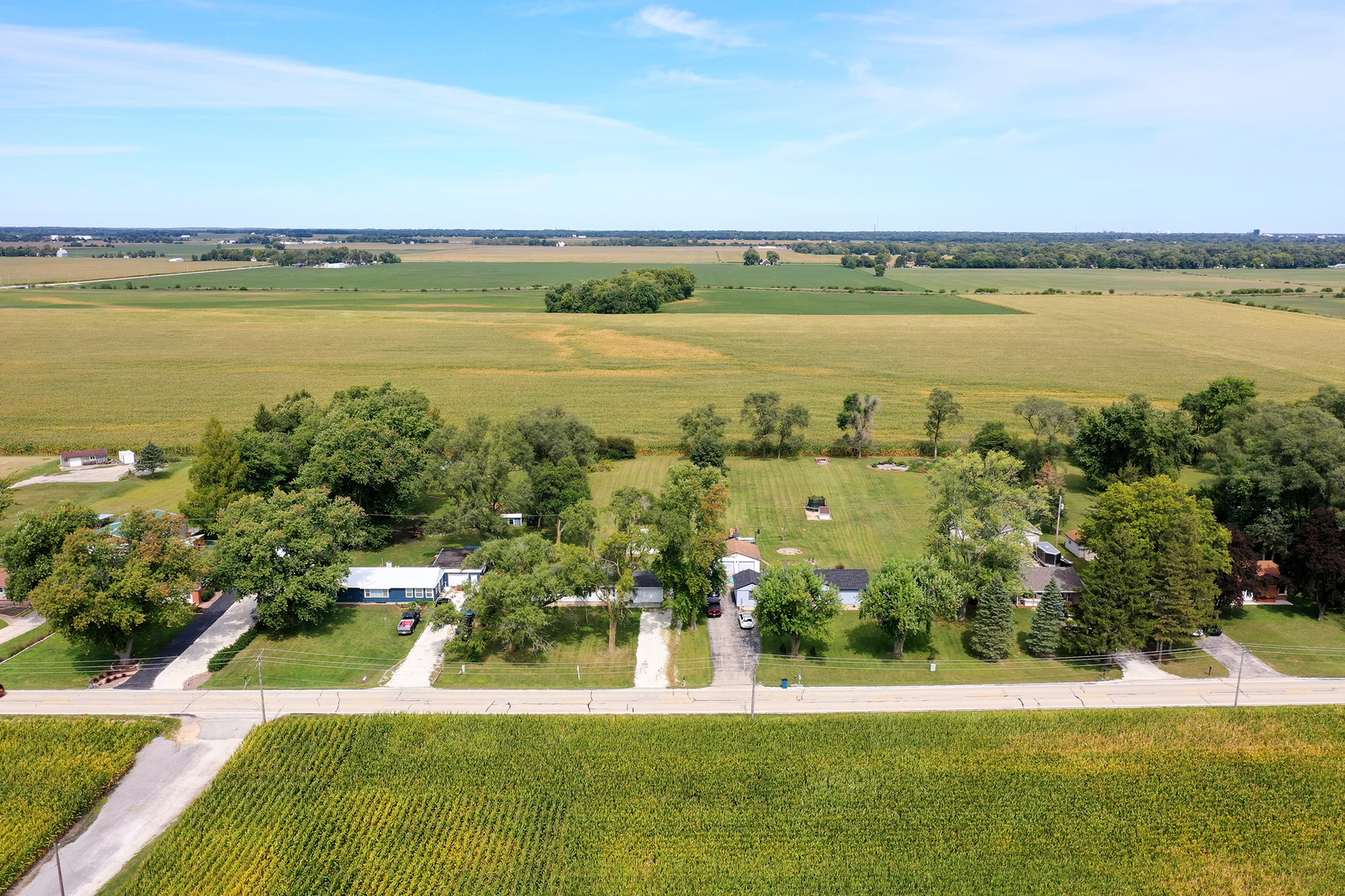 1627 West 2000S Road Kankakee, IL 60901 - Photo 6 of 30 a view of a city