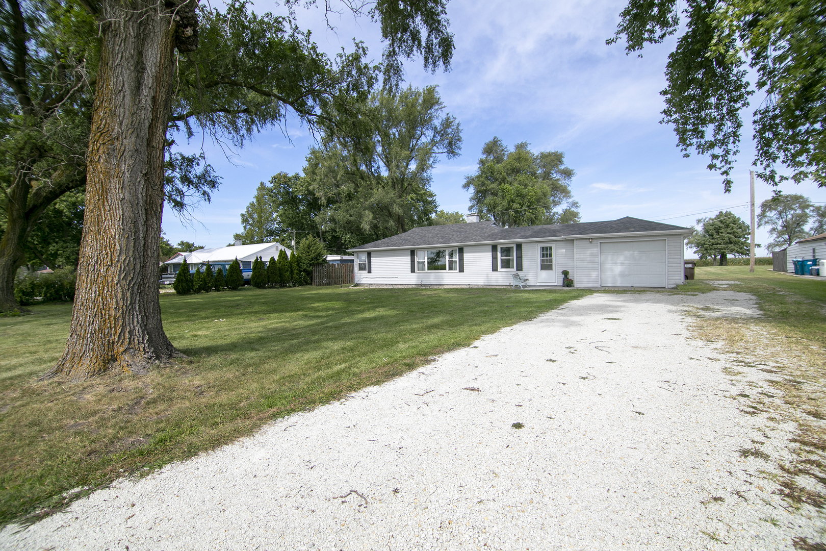 1627 West 2000S Road Kankakee, IL 60901 - Photo 8 of 30 a view of house with a garden