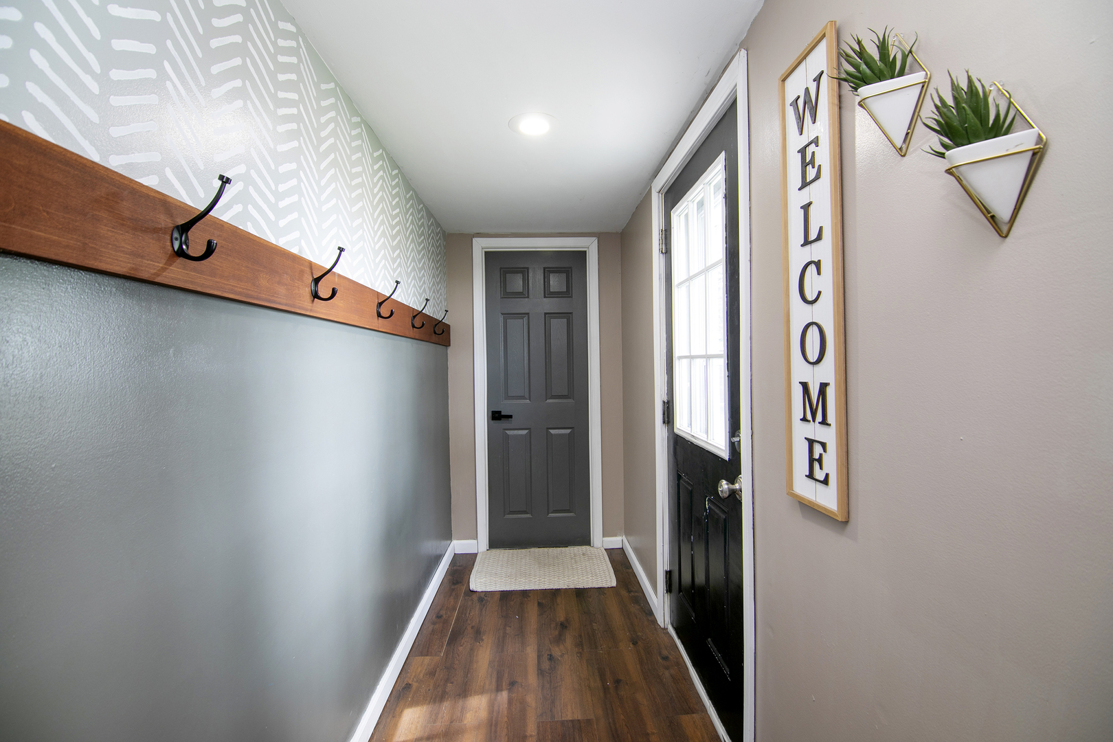 1627 West 2000S Road Kankakee, IL 60901 - Photo 9 of 30 a view of a hallway to a house