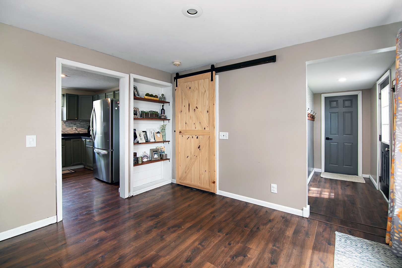1627 West 2000S Road Kankakee, IL 60901 - Photo 10 of 30 wooden floor in an empty room