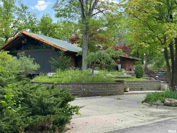 $749,000 | 6900 North Upper Skyline Drive, Peoria, IL 61614