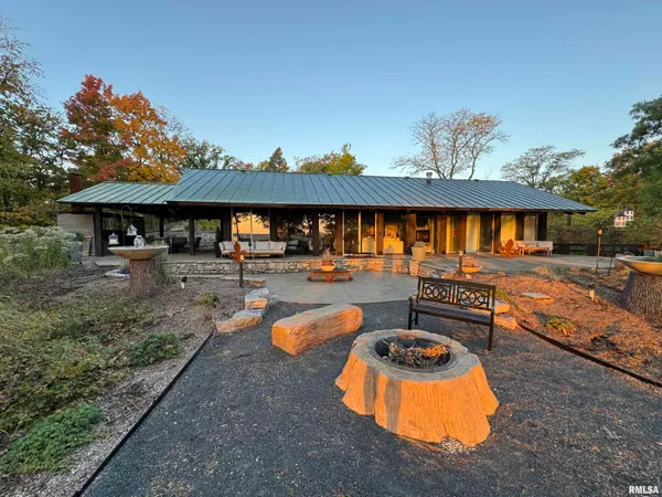 $749,000 | 6900 North Upper Skyline Drive, Peoria, IL 61614