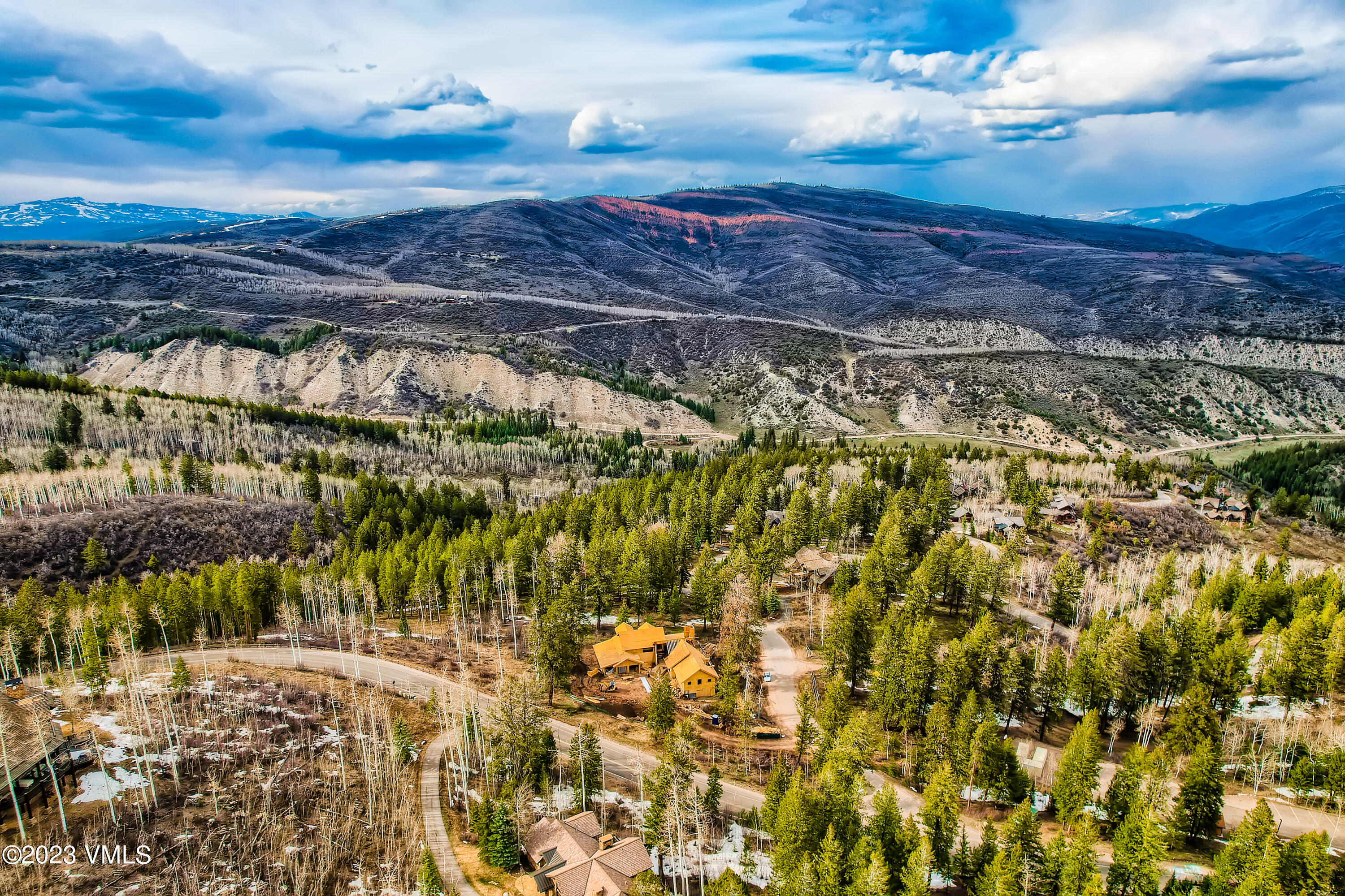 75 Red Draw Edwards, CO 81632 - Photo 10 of 11 a view of a backyard of a house with a lake