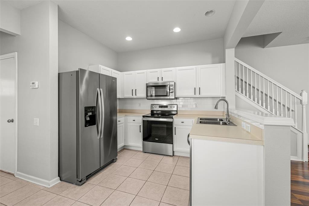 26628 Castleview Way Wesley Chapel, FL 33544 - Photo 6 of 39