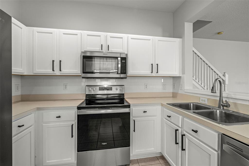 26628 Castleview Way Wesley Chapel, FL 33544 - Photo 7 of 39