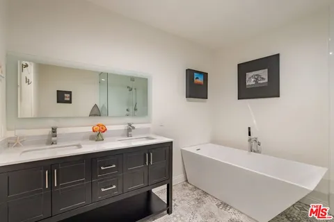 $1,399,000 | 1838 Westholme Avenue, Unit PH3, Los Angeles, CA 90025