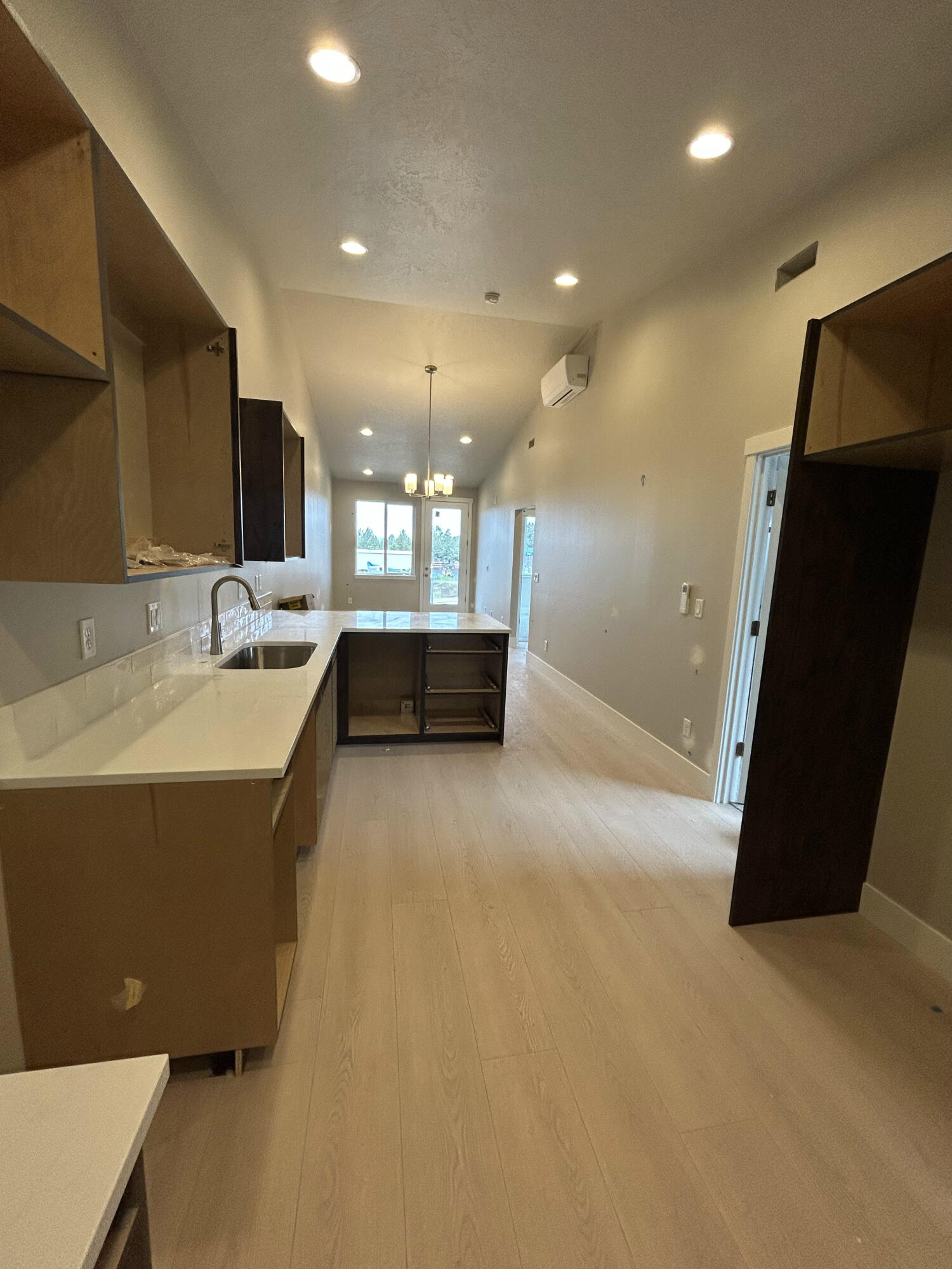 3910 Southwest 39th Street, Unit LOT 40 Redmond, OR 97756 - Photo 8 of 26 Entry to kitchen