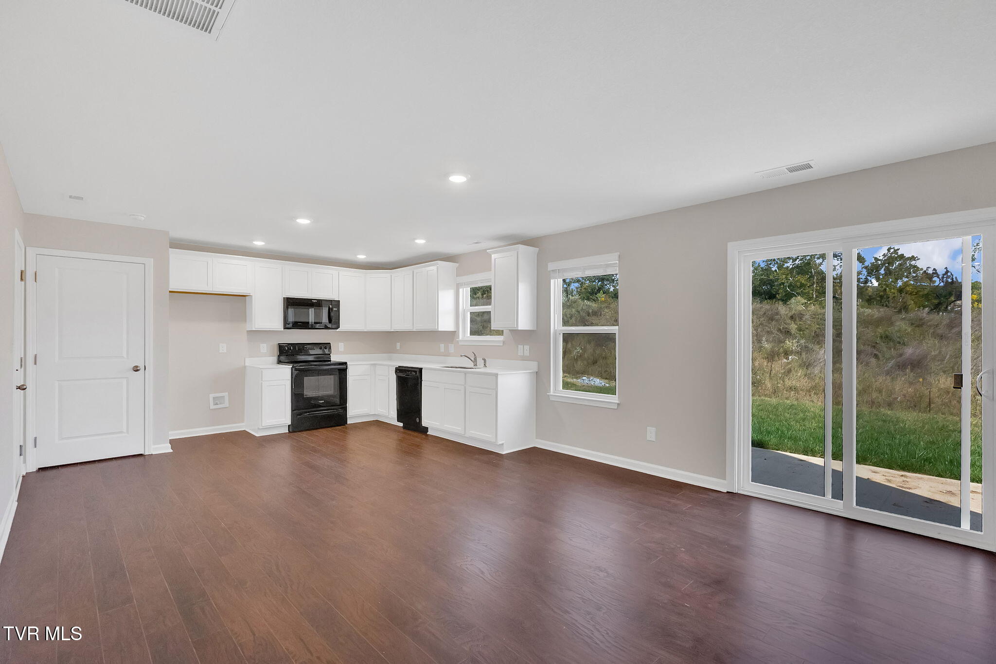 1113 Aspen Terrace Greeneville, TN 37745 - Photo 6 of 15 10-web-or-mls-217A0581