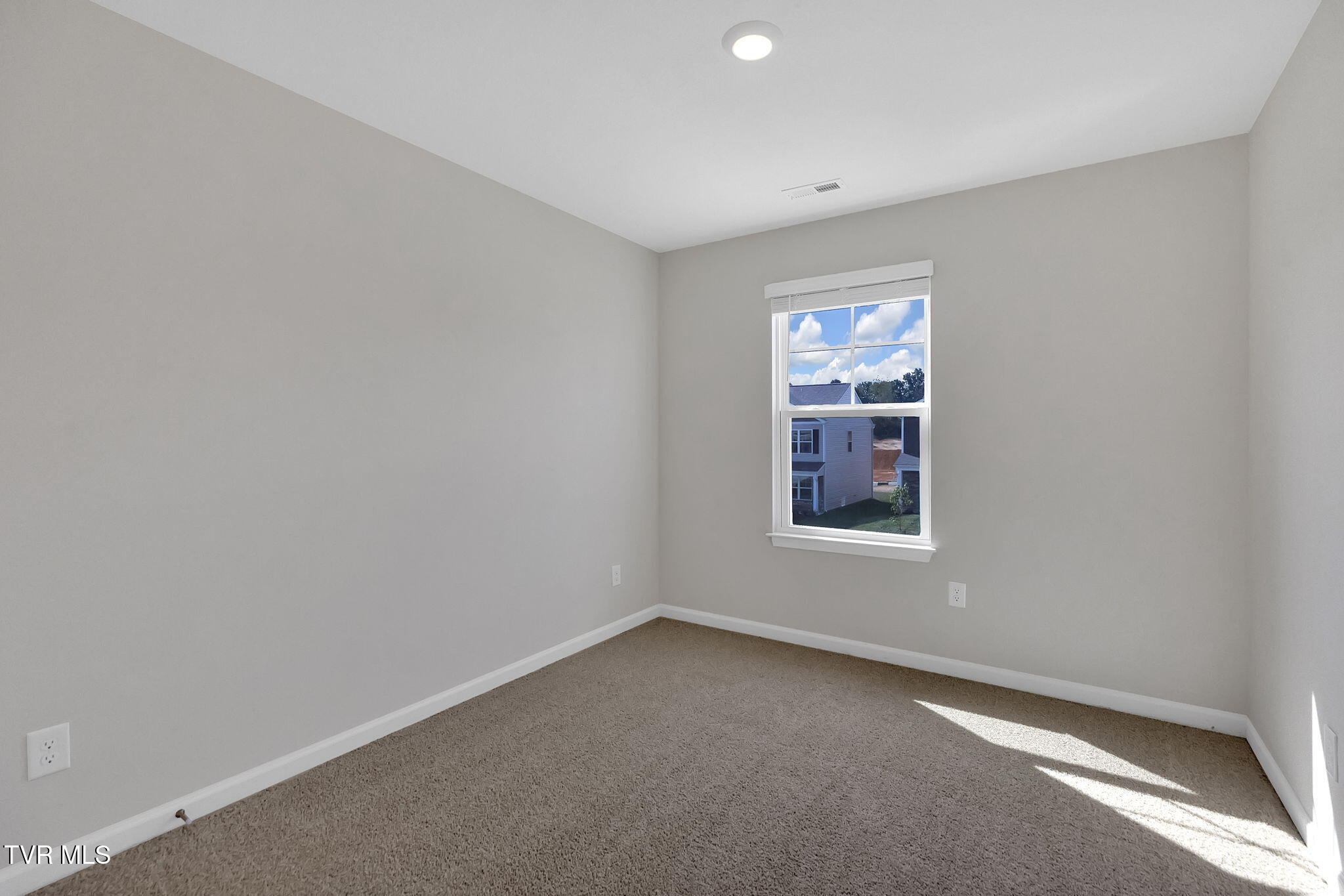 1113 Aspen Terrace Greeneville, TN 37745 - Photo 9 of 15 4-web-or-mls-217A0606