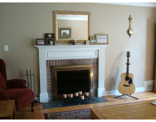 102 Hartwick Street Springfield, MA 01108 - Photo 3 of 30