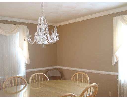 102 Hartwick Street Springfield, MA 01108 - Photo 10 of 30