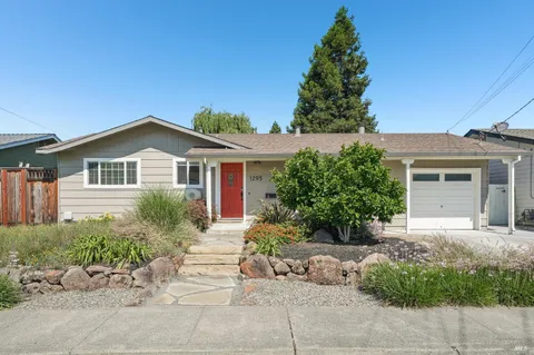 $689,000 | 1295 Marian Way, Petaluma, CA 94954
