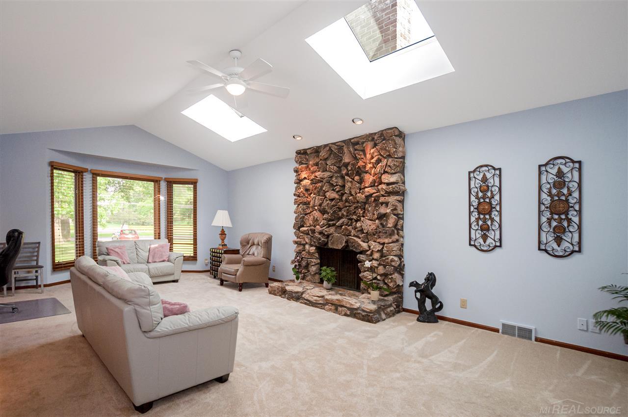 987 Lake Shore Road Grosse Pointe, MI 48236 - Photo 22 of 54 50018284-21.JPG