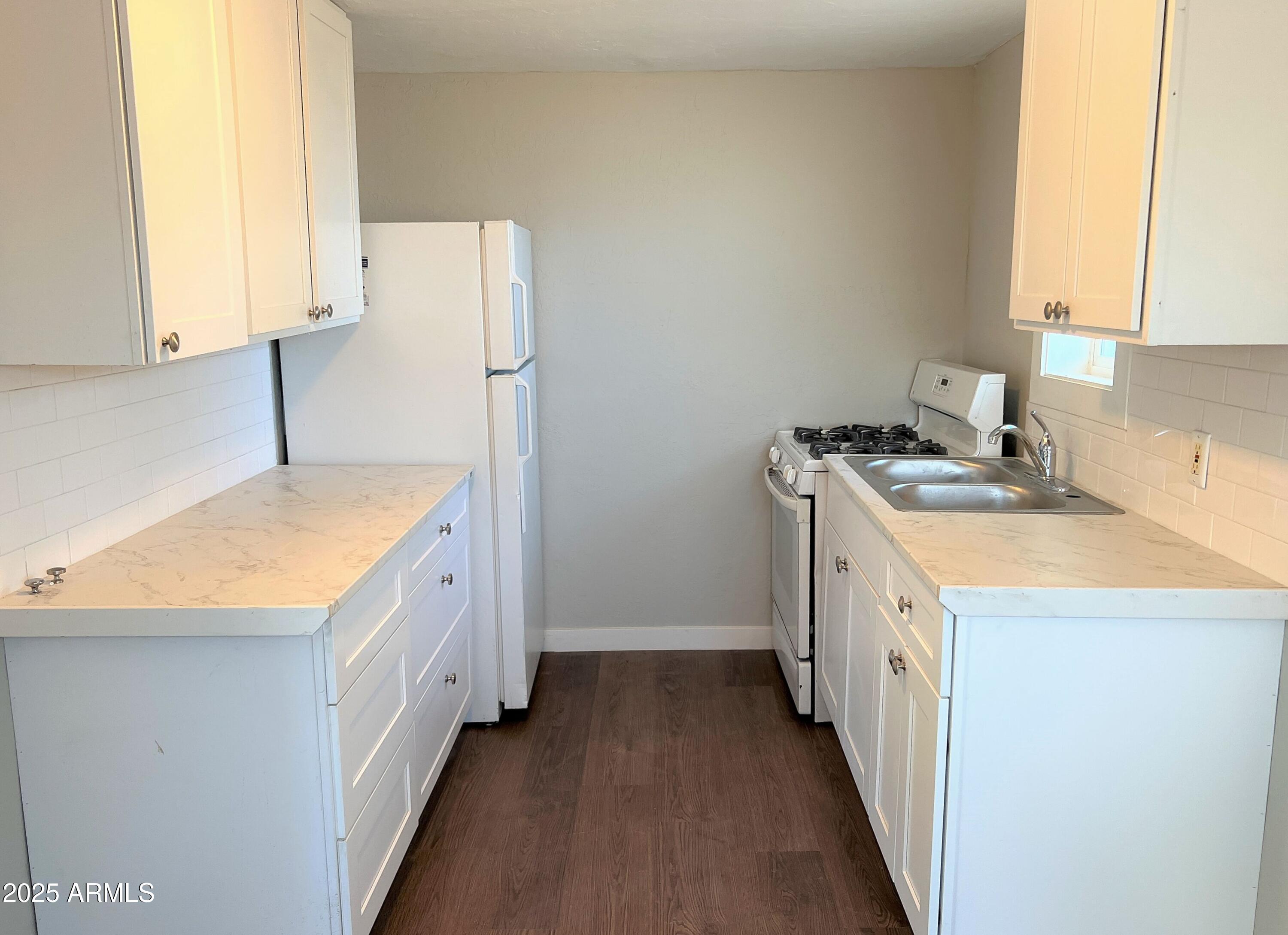 1125 East Devonshire Avenue, Unit 9 Phoenix, AZ 85014 - Photo 2 of 11 a utility room with dryer and washer