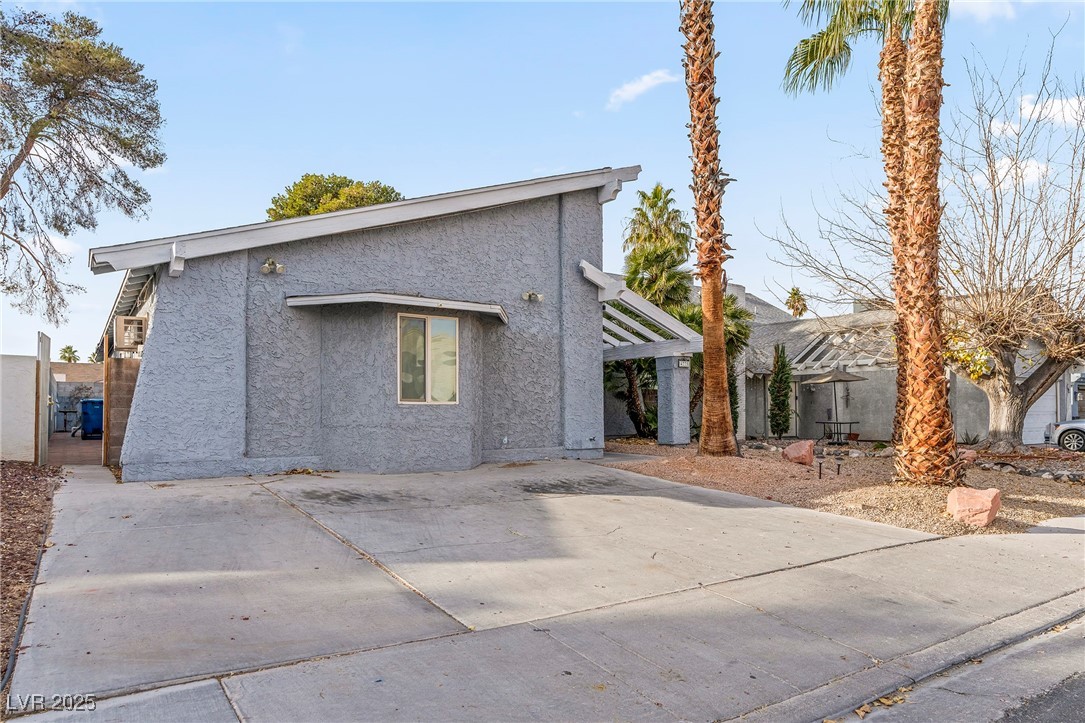 4775 Summerhill Road Las Vegas, NV 89121 - Photo 3 of 32 Gallery Image 3