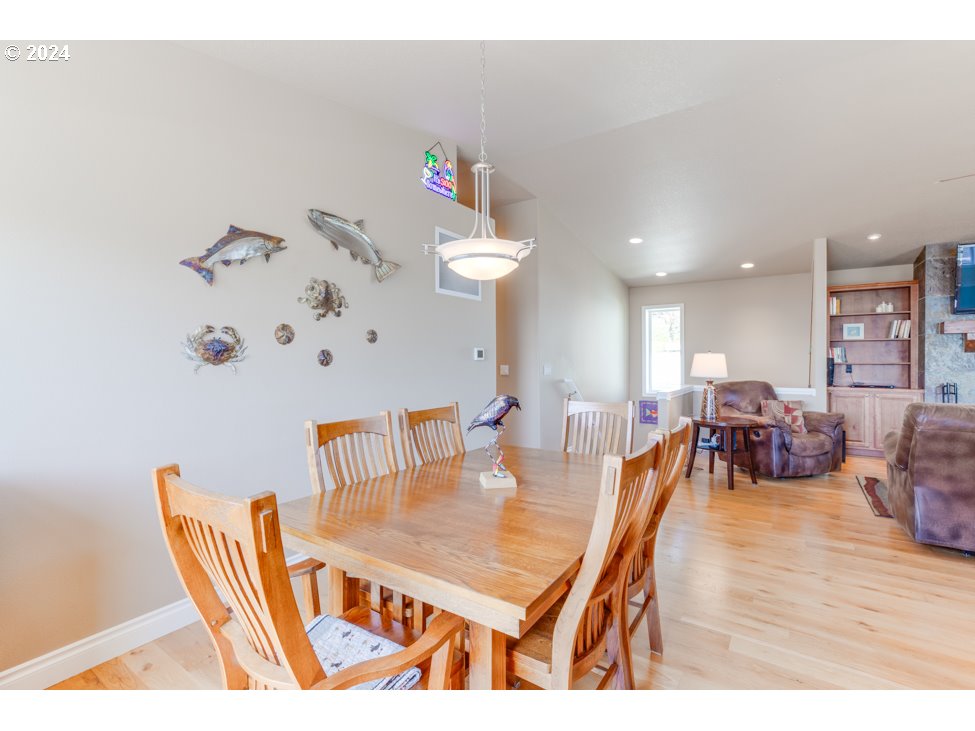 303 8th Street Garibaldi, OR 97118 - Photo 11 of 44 Gallery Image 11