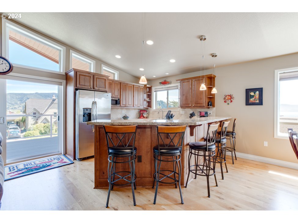 303 8th Street Garibaldi, OR 97118 - Photo 5 of 44 Gallery Image 5