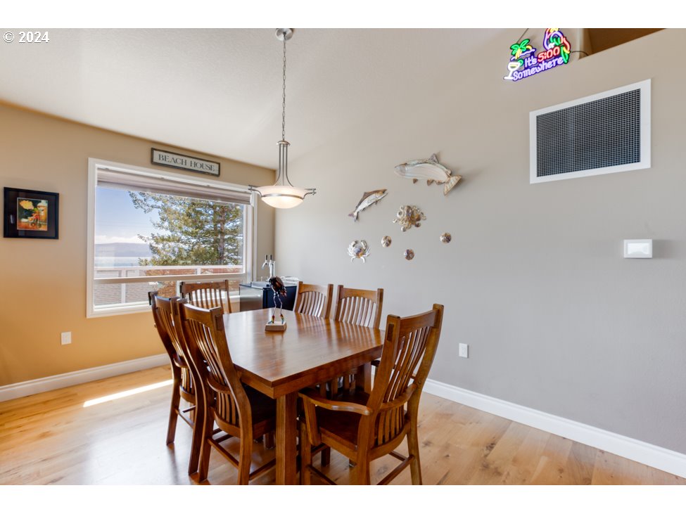 303 8th Street Garibaldi, OR 97118 - Photo 10 of 44 Gallery Image 10