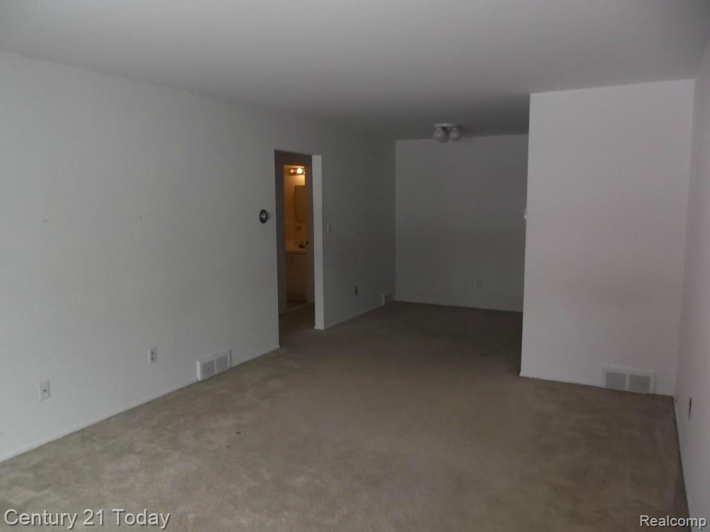 25661 Lahser Road, Unit 41 Southfield, MI 48033 - Photo 5 of 23