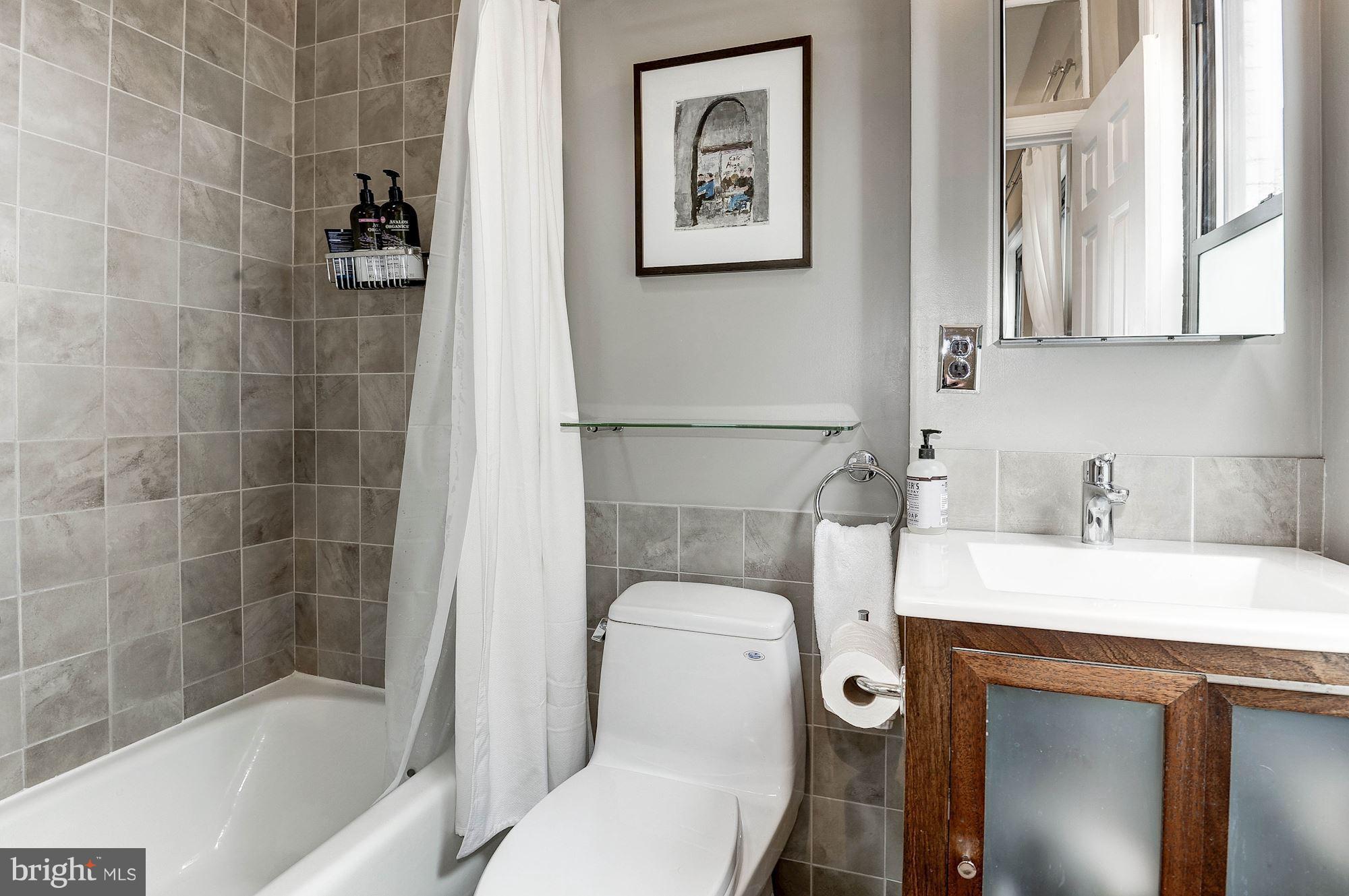 1318 Riggs Street Northwest Washington, DC 20009 - Photo 16 of 30 Bath (Master)