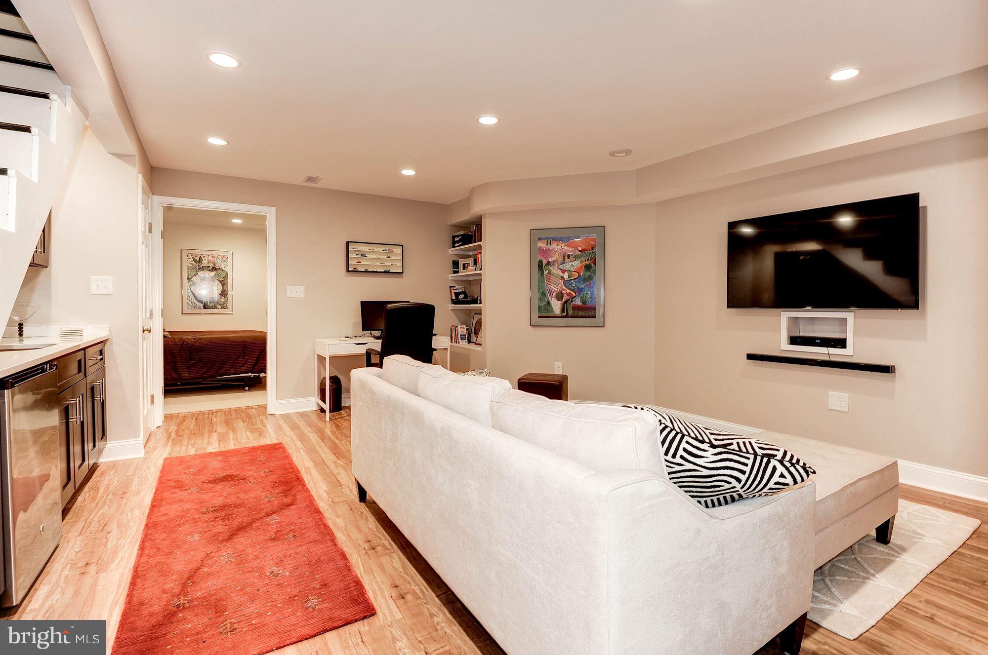 1318 Riggs Street Northwest Washington, DC 20009 - Photo 22 of 30 Family Room