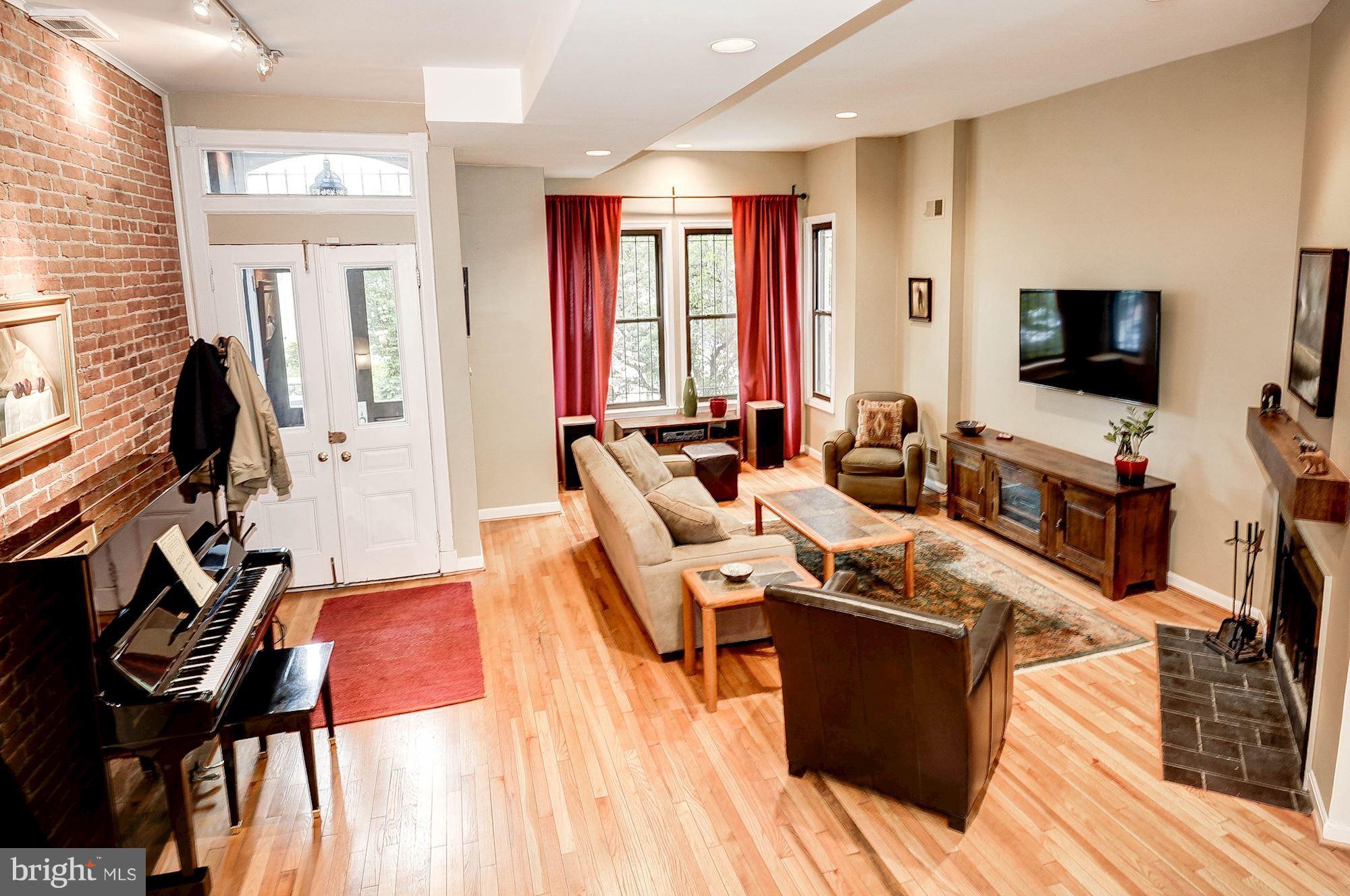 1318 Riggs Street Northwest Washington, DC 20009 - Photo 4 of 30 Living Room