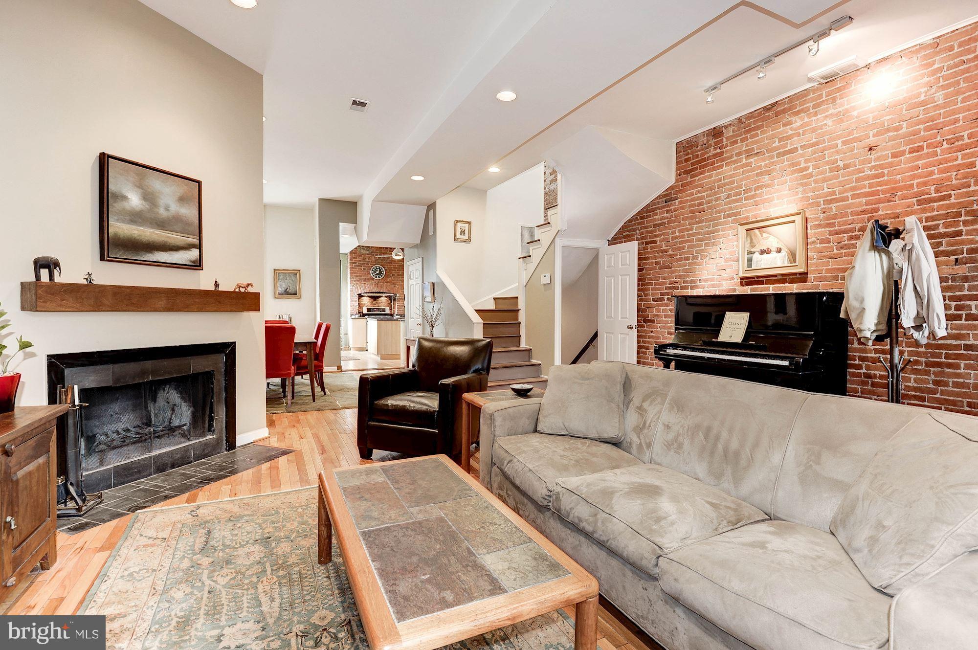 1318 Riggs Street Northwest Washington, DC 20009 - Photo 5 of 30 Living Room