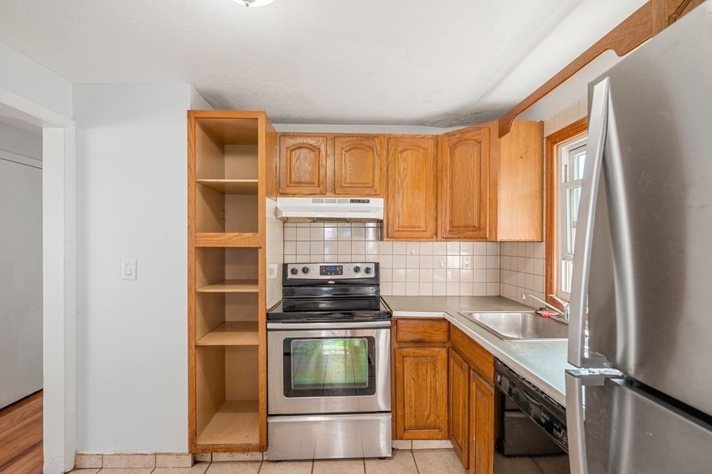 16 Blueview Road Boston, MA 02132 - Photo 10 of 33 Gallery Image 10