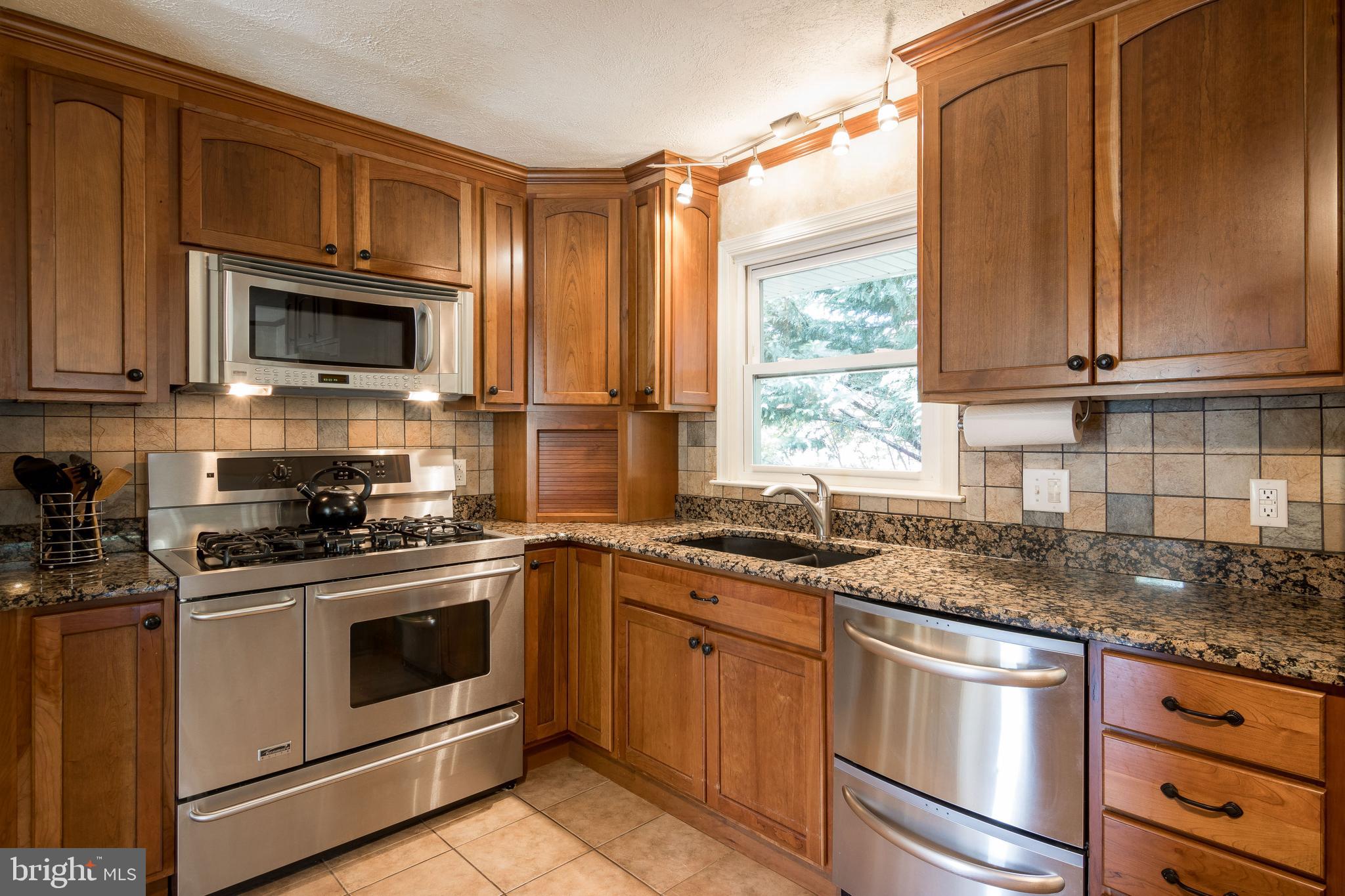 16 Northampton Road Lutherville-Timonium, MD 21093 - Photo 9 of 42 Very Nice Appliances
