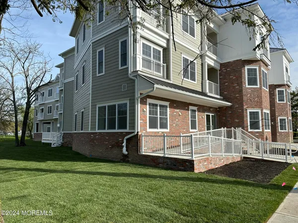 $3,050 | 33 Union Avenue, Unit 301, Manasquan, NJ 08736
