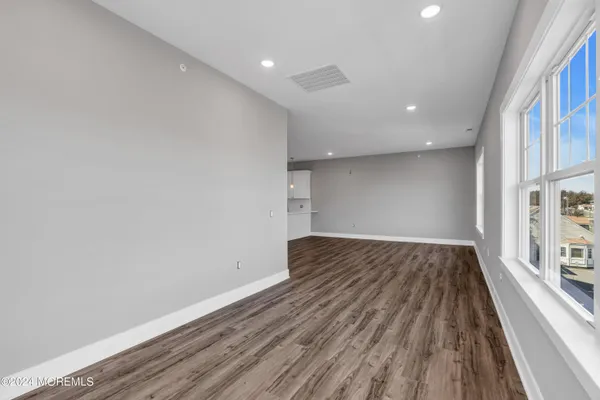 $3,050 | 33 Union Avenue, Unit 301, Manasquan, NJ 08736