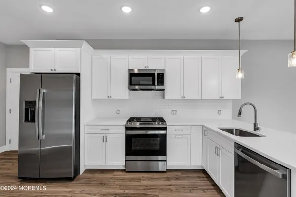 $3,050 | 33 Union Avenue, Unit 301, Manasquan, NJ 08736