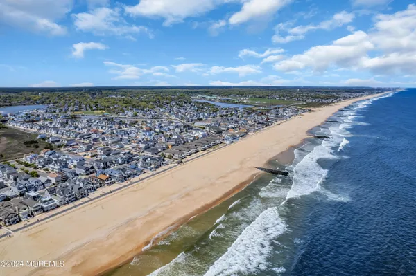 $3,050 | 33 Union Avenue, Unit 301, Manasquan, NJ 08736