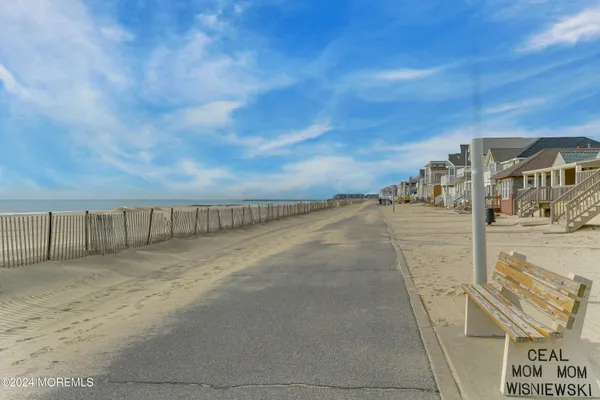 $3,050 | 33 Union Avenue, Unit 301, Manasquan, NJ 08736