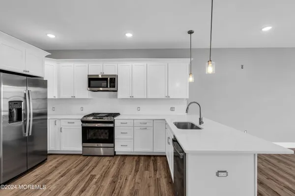$3,050 | 33 Union Avenue, Unit 301, Manasquan, NJ 08736